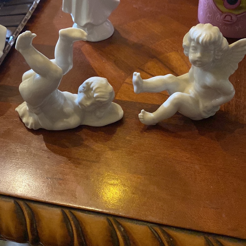 Vintage, selling as a group of angles Dresden, Midwest Japan, and flower holders - Picture 7 of 15